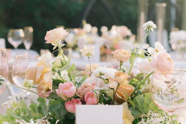 Floral table scape