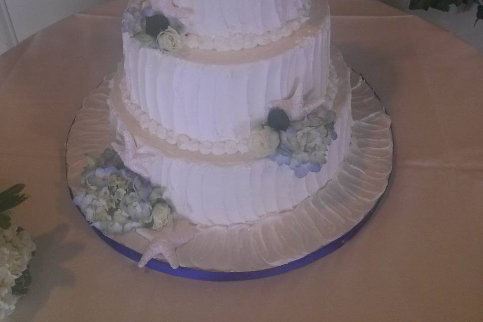 4-tier starfish wedding cake