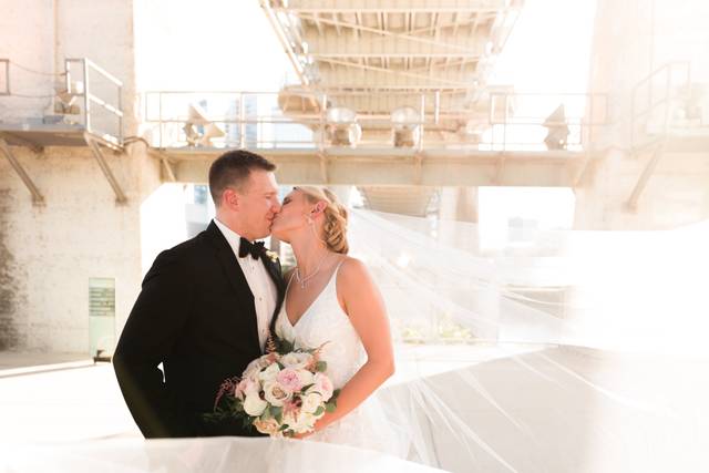 Kiss under the bridge