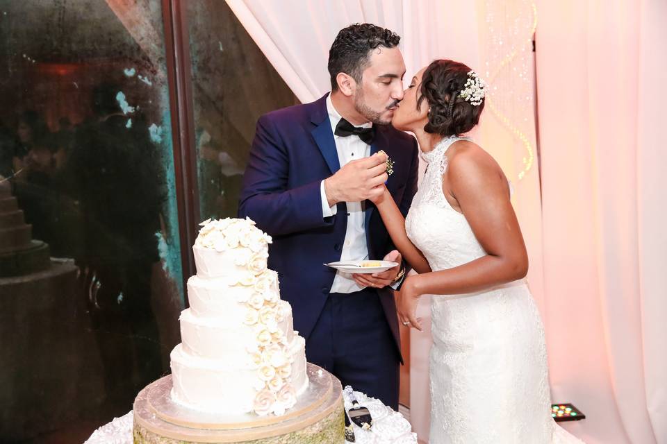 Cake Cutting Kiss