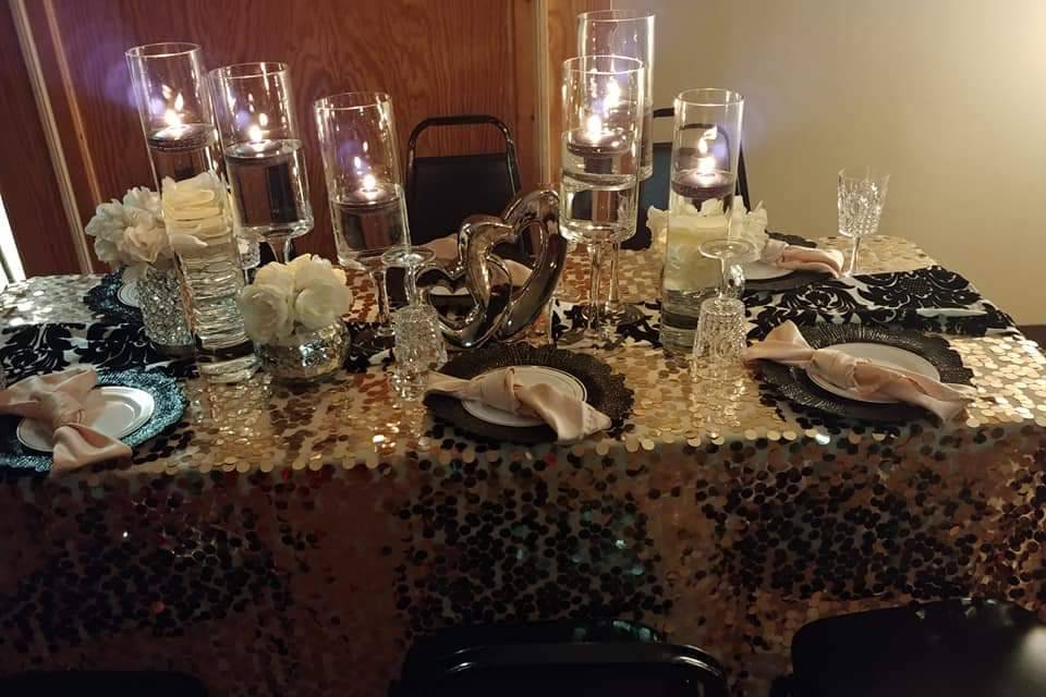 Stunning gold tablescape