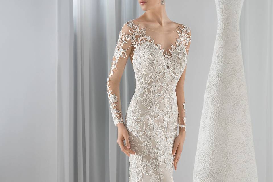 Trumpet style dress with lace detailing