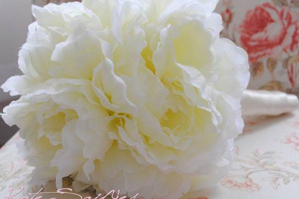 This romantic Cream Peony Wedding Bouquet is perfect for all of your bridesmaids. Bouquets are hand-tied with crystal accents and ivory ribbon. This beautiful bouquet contains six cream colored peonies, and coordinates wonderfully with the matching Oversized Cream and Pink Peony Bridal Bouquet. A coordinating tossing bouquet can also be made to order.
Ribbon color or flower selection can be customized upon request. These bouquets are much more durable than traditional florist bouquets, and won't wilt or fade over the course of your wedding. They are also more affordable, and make great keepsakes! Keep your wedding bouquet for the rest of your life!
Bouquets come carefully packaged to ensure no damage during shipping. Convo me with any questions or requests.