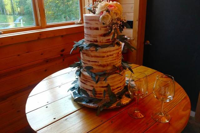 Naked wedding cake
