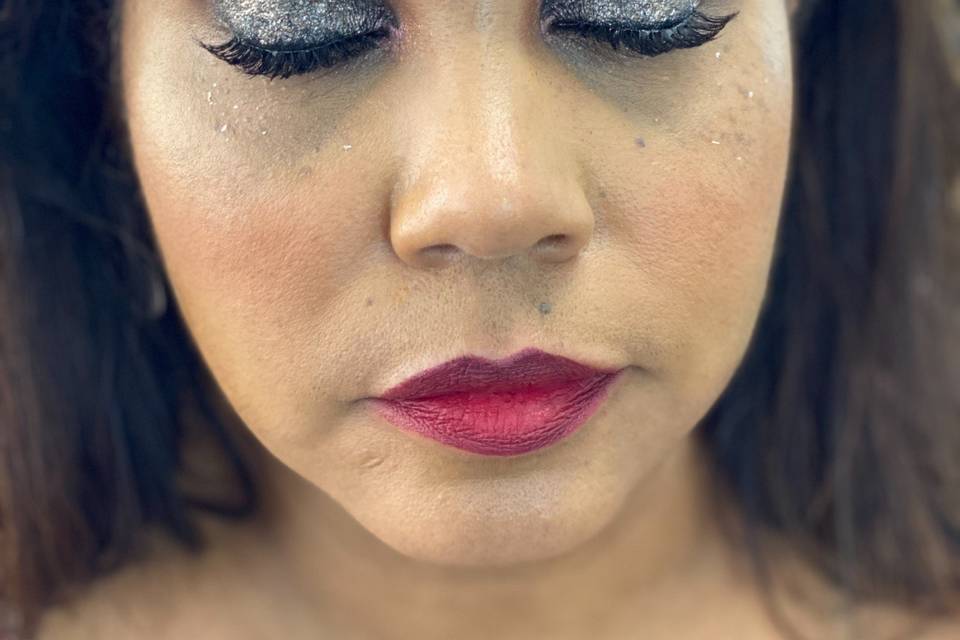 Dramatic Metallic Smokey Eye