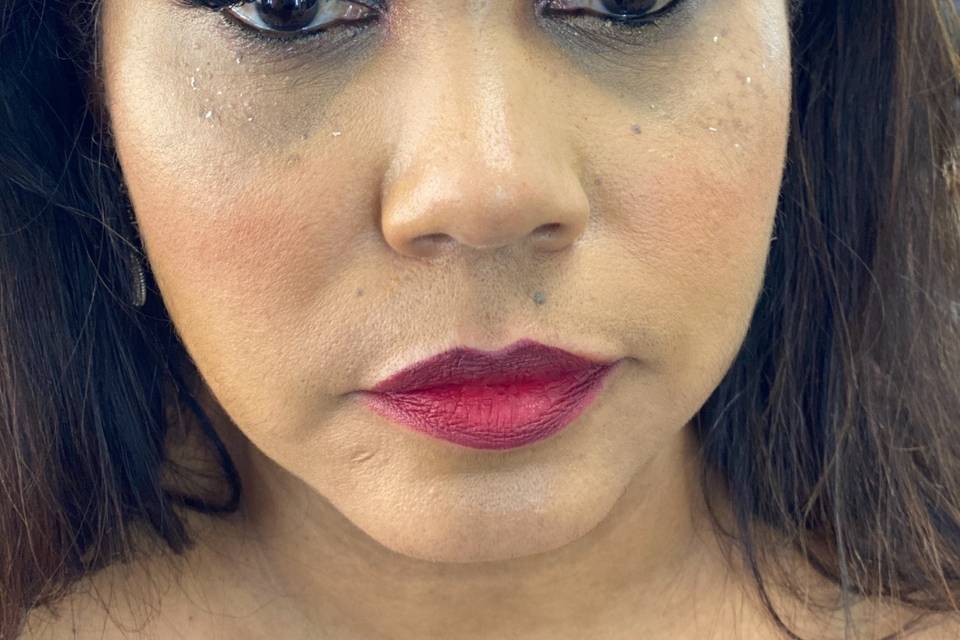 Dramatic Metallic Smokey Eye