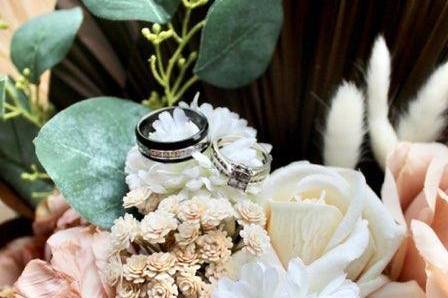 Wedding Rings With Florals