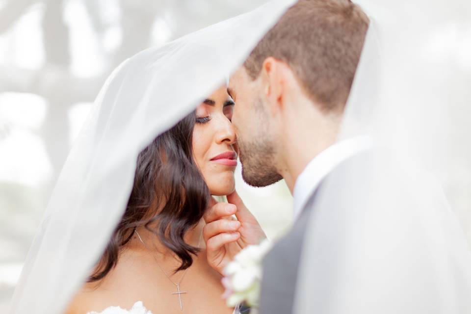 Under the veil romance