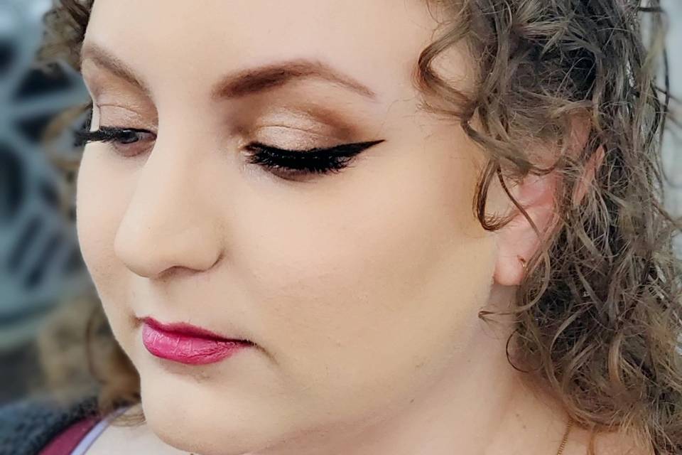 Brown eyes and pink lip