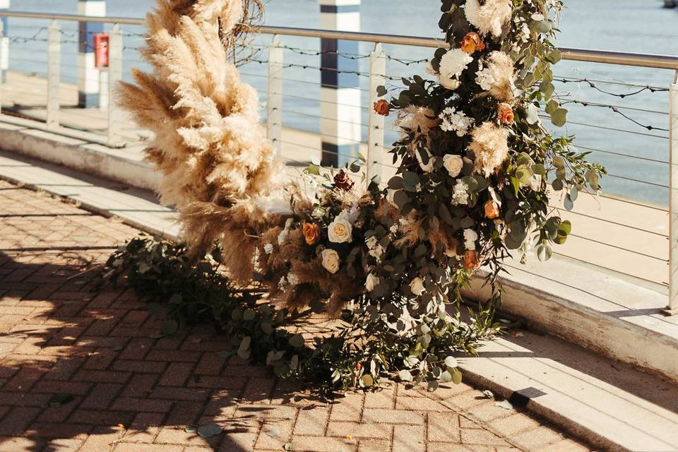 Round Wedding Arch Pampas