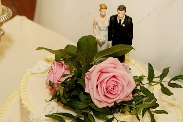 Pink rose and cake topper