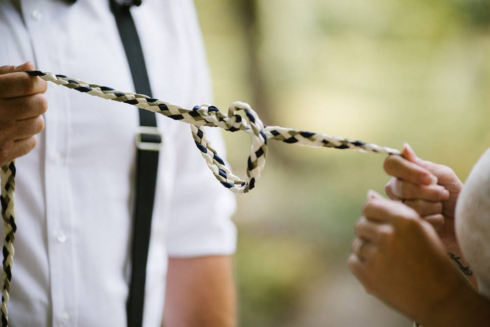 Tie the knot handfasting