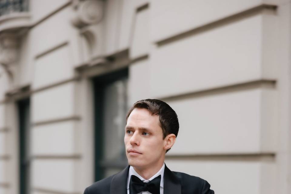 Groom pose ideas