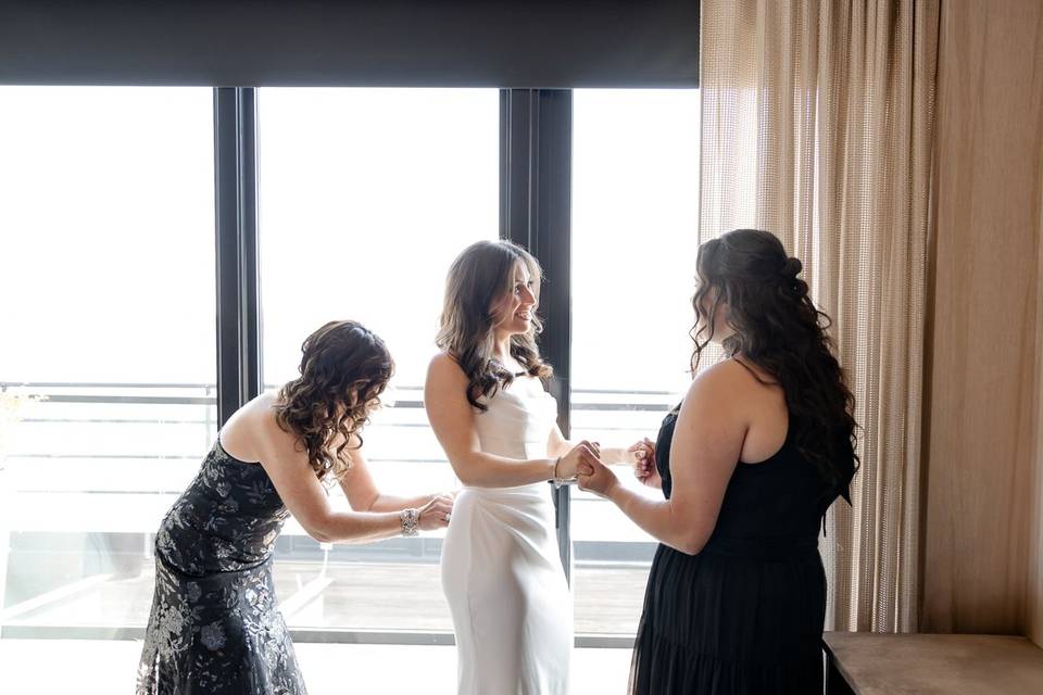 Bride get ready photos