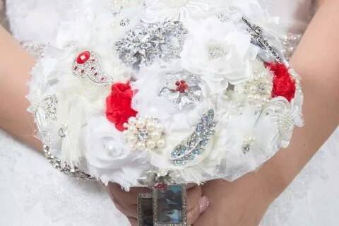 Brooch bouquet in different kind of flowers and brooches. Have two little photo frames.