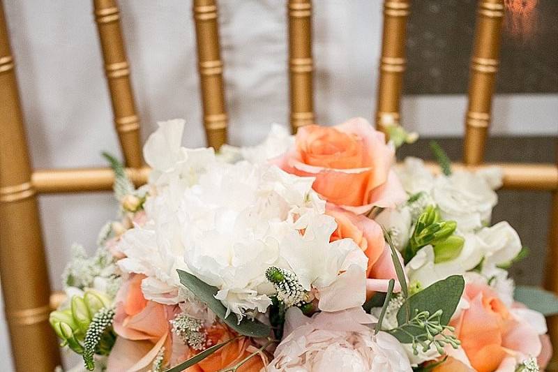 Floral arrangement for the bride