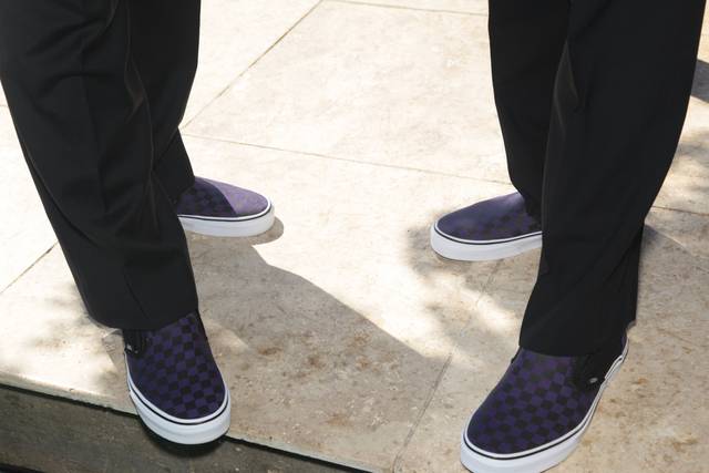 Groomsmen all wearing Vans