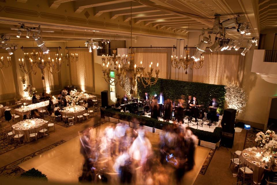 Gorgeous ballroom setup.