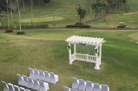 Nice and simple for a ceremony at the Pearl Country Club with our white chair covers.