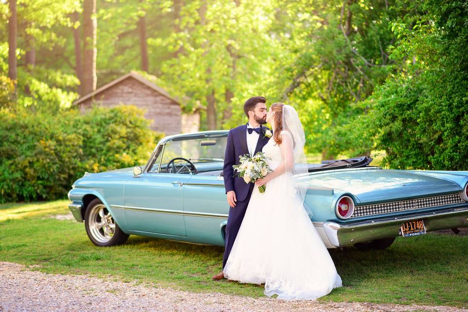 Cynthia Viola Photography, apex wedding, the oaks at salem, vintage car
