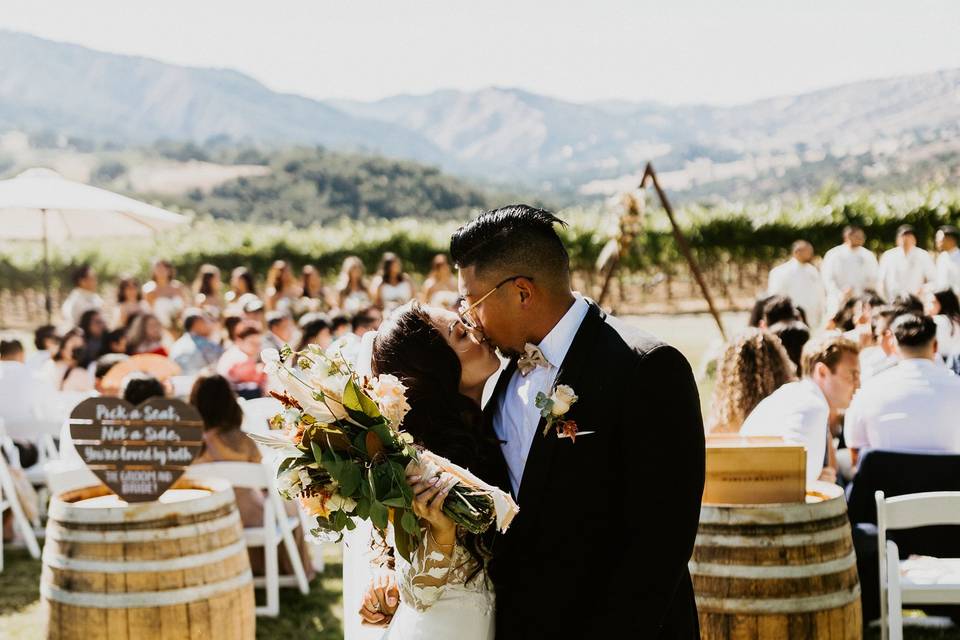 Ceremony kiss