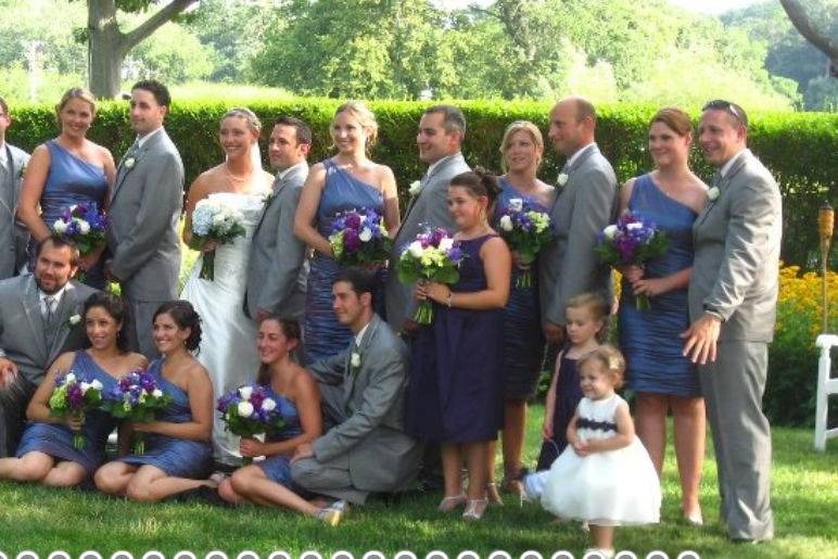 Couple with the bridesmaids and groomsmen