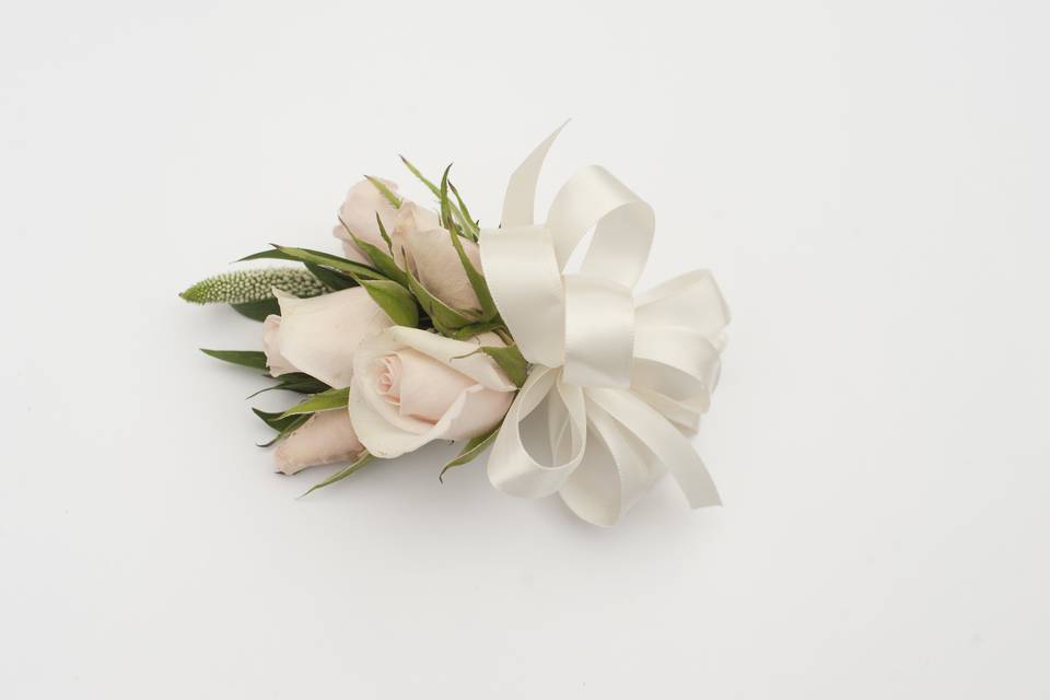 Blush & neutrals corsage