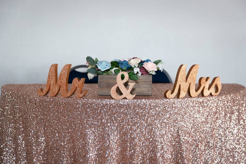 Mr & mrs sign