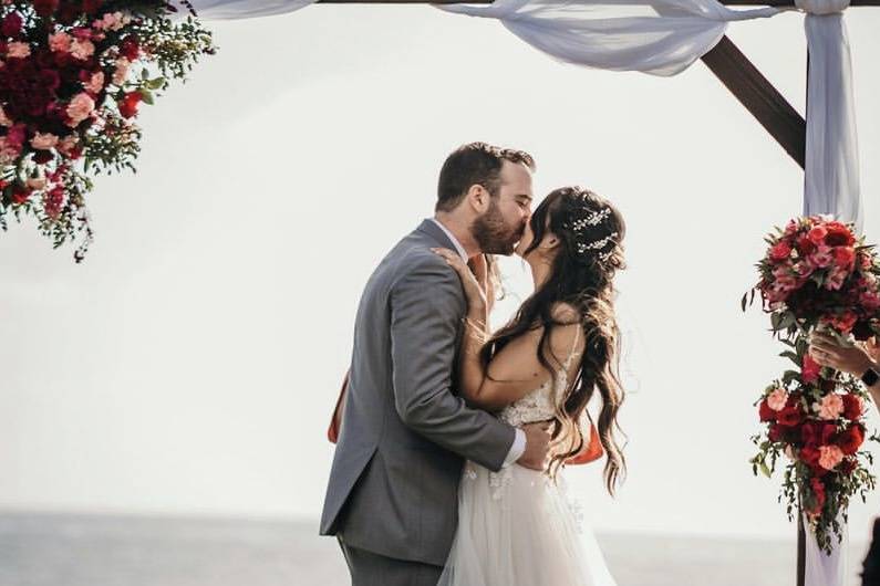 Ceremony kiss