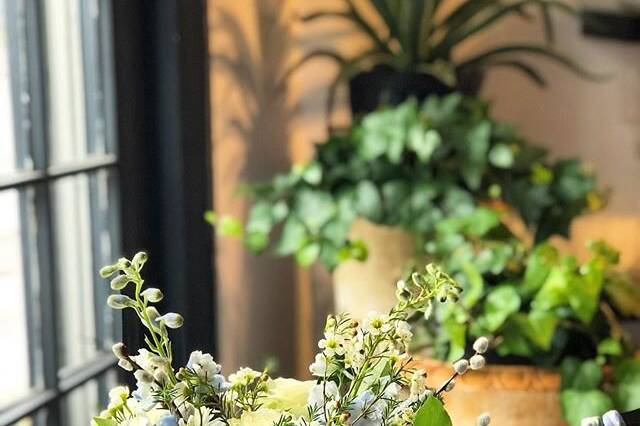 Floral arrangements in white and blue