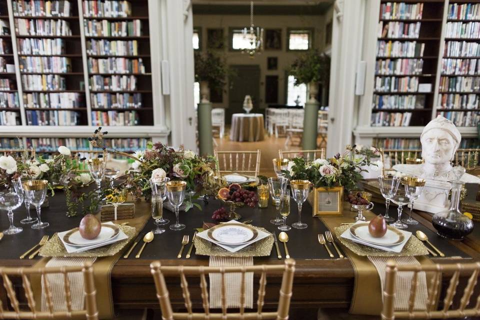 Table setting and floral decor with a bust