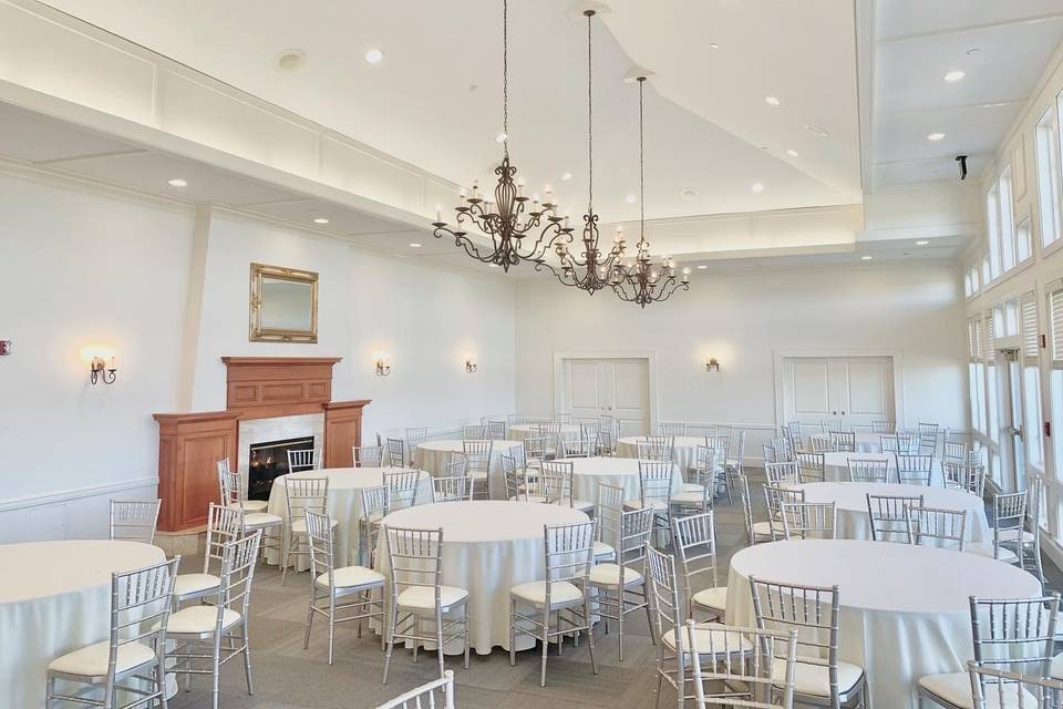 Champagne Chiavari Chairs!