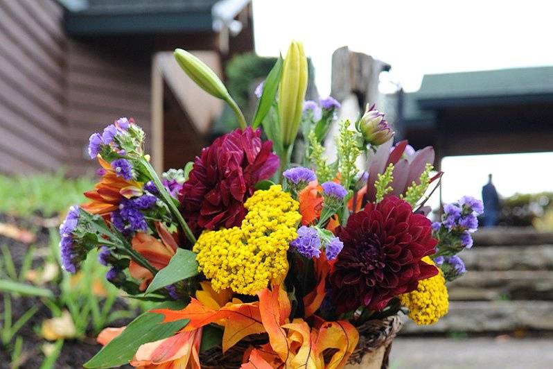 Walkway detail by Trillium Florist - Jessica Painter Photography