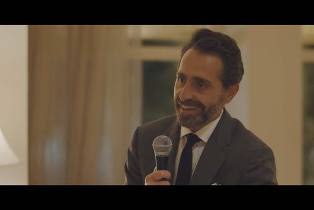 Holding the microphon