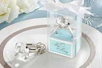 Announce your engagement and celebrate with family and friends with a party!
these ENGAGEMENT RING KEY CHAIN FAVOR will add sparkle to your events.  Its a gift your guests will just love  After all, who doesn't love a little 