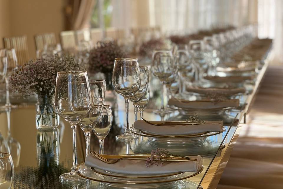 Sit-Down Dining Table Setting