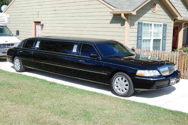 Sojourn Tours & Limousine's 8 passenger Lincoln stretch limo