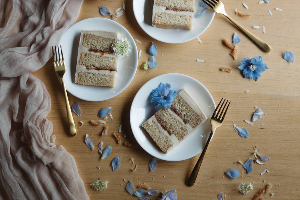 Almond cake w rhubarb jam