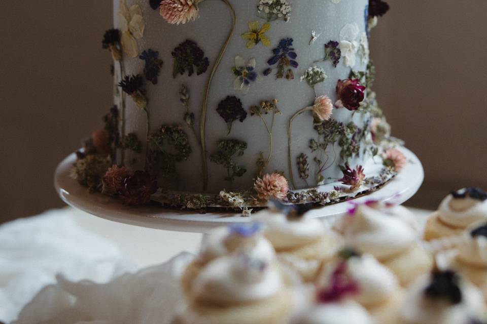 Dried flower chocolate cake
