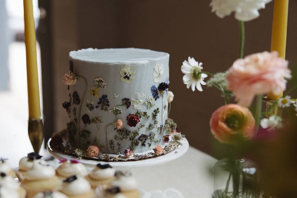 Dried flower chocolate cake