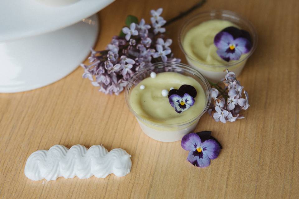 Vanilla mousse cups