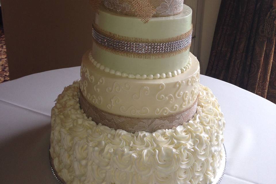 Four tier wedding cake with silver lining