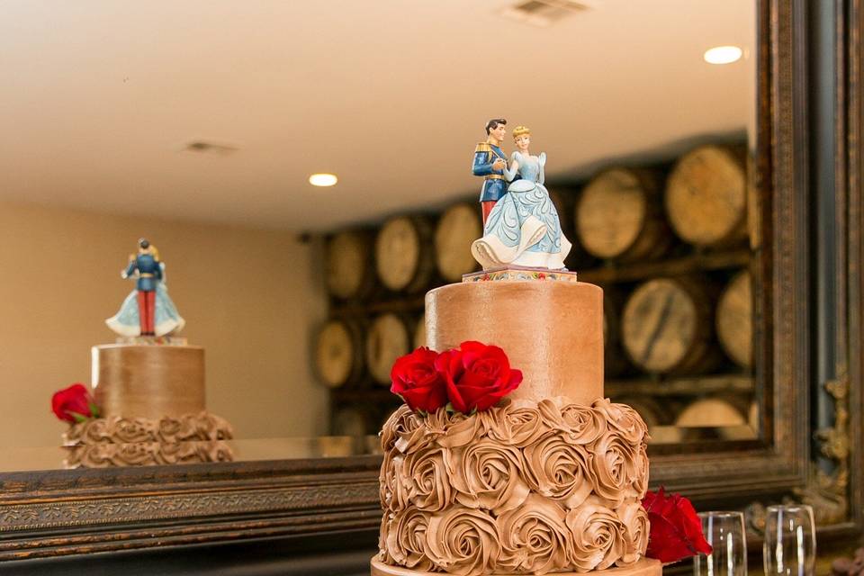 Four tier wedding cake with silver lining