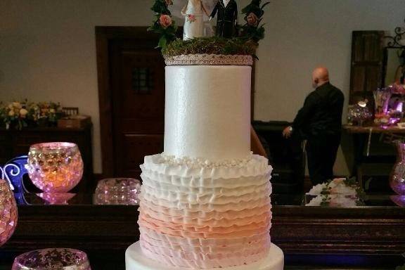 Five tier wedding cake with ascending flowers