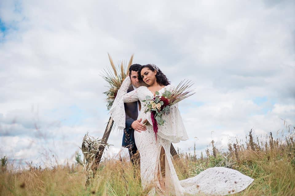 Arch and Bridal bouquet