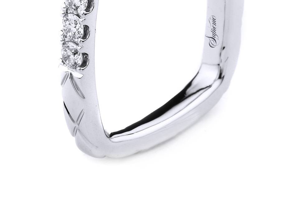 Style Supreme Jewelry	158098 <br> 18K white gold Carré Collection engagement ring featuring 0.82 carats of round diamonds
