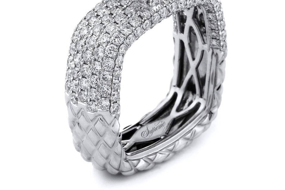 Style Supreme Jewelry	34378 <br> Argyle texture decorates the shank of this square-shaped Carré Collection engagement ring in 18K white gold, featuring a total carat weight of 1.03 in pave-set diamonds