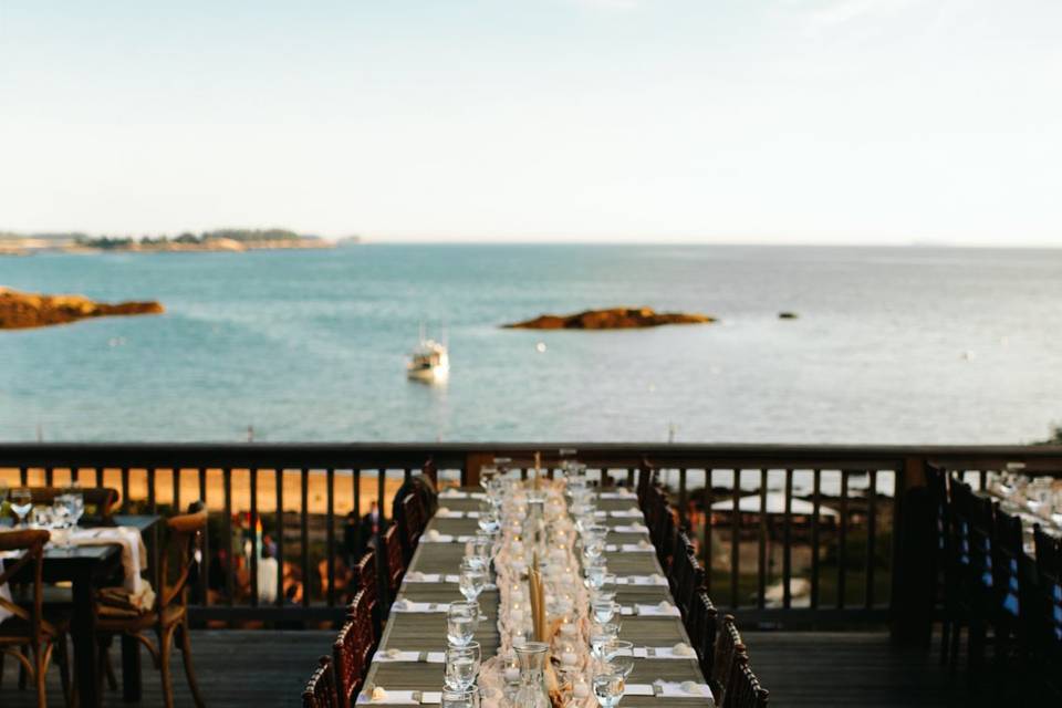 Coastal table setting