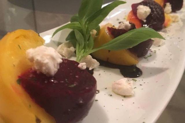 Beet & goat cheese salad