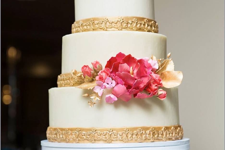 Gold detail cake